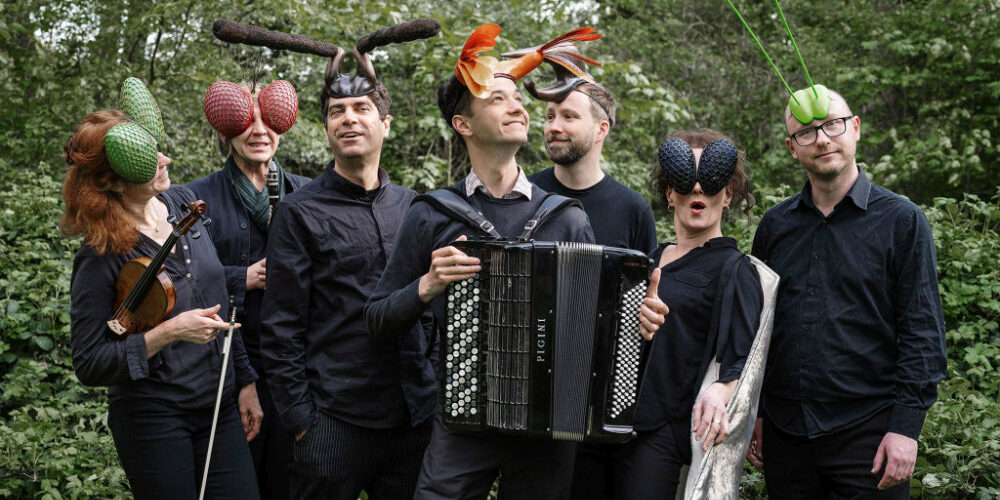 ensemble megaphon: ... STUMM HERUM. THE END OF THE SONG // photo: China Hopson Open Air Wandelkonzerte zu Insekten, Natur und KlangConcerts, performances and workshops in Hanover