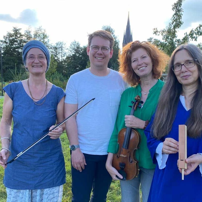Personen von links: Ada Namani(Gong), Kai Schöneweis(Kantor), Lenka Zupkova(Violine), Kerstin Petersen(Orgel)