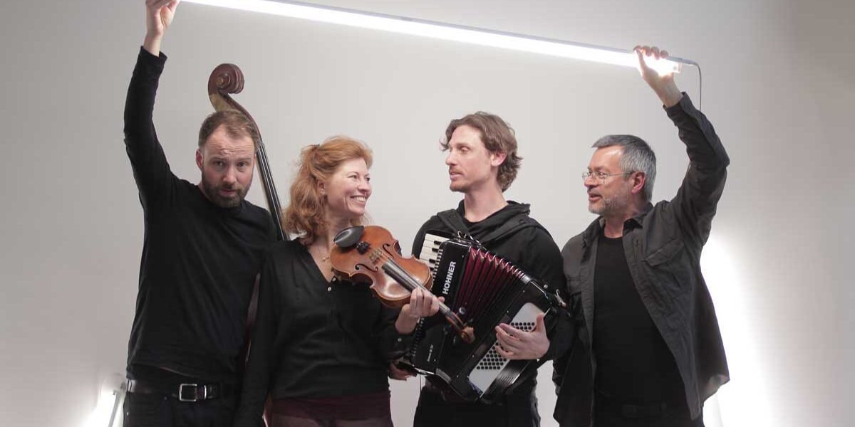 In-C_Ensemble-Megaphon@J.Puppel-web In-C_Ensemble-Megaphon@J.Puppel-web